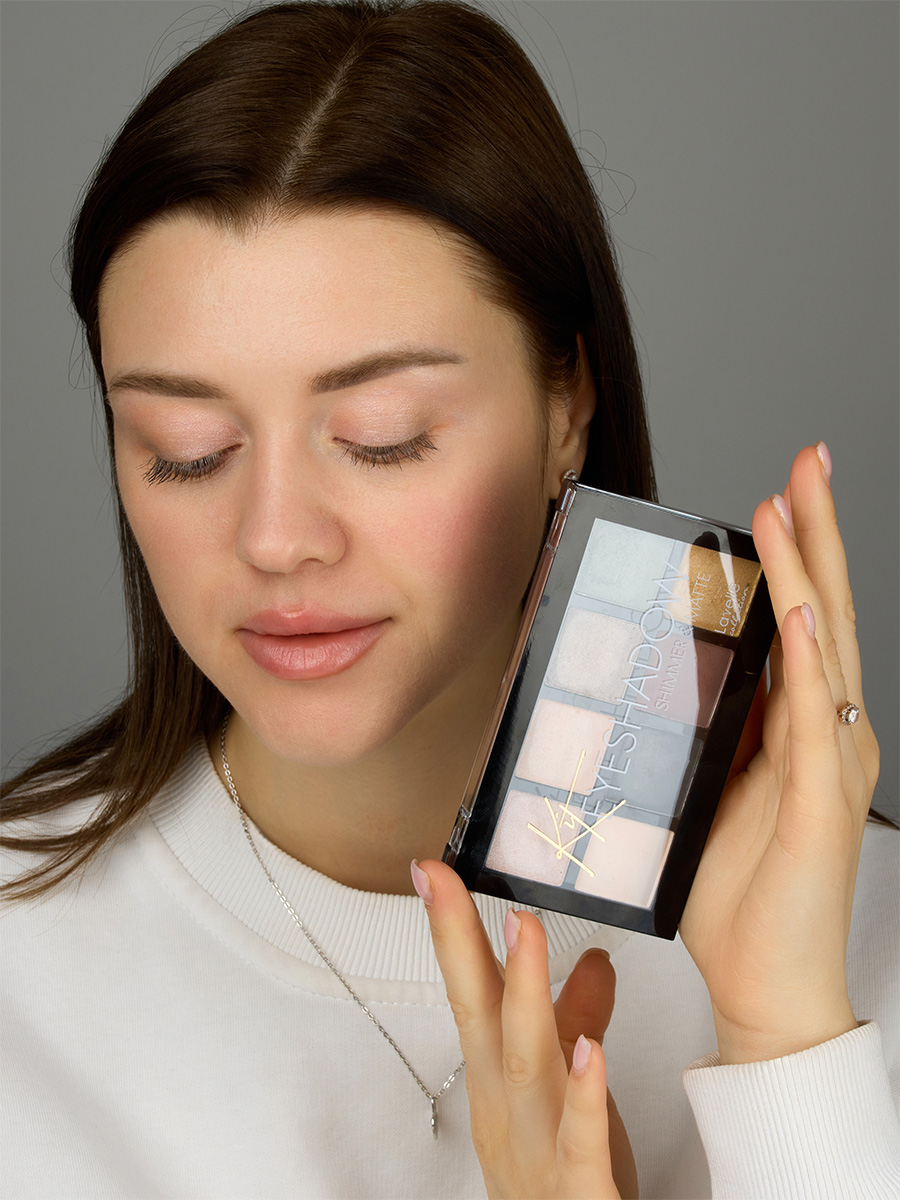 Shimmer Matte Палетка теней для век, тон 01 розово-зелено-бежевые тона от LavelleCollection + 4